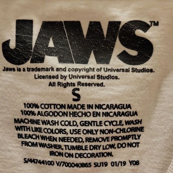Jaws Movie Men's Small T-Shirt Shark Attack. Shark. Swimmer. JAWS. white/blue - Picture 4 of 5